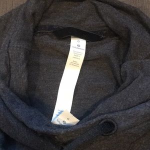 Lululemon gray pullover in size 6